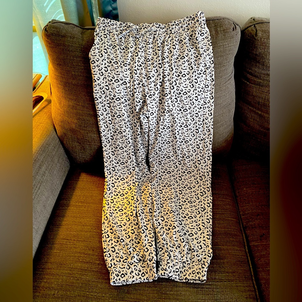 Cozy snow leopard print jogger